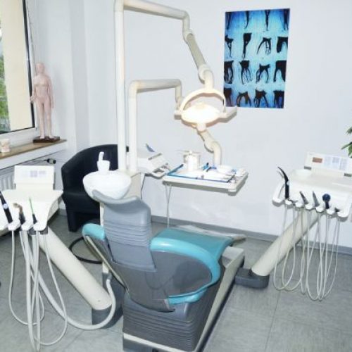 دندانپزشک ایرانی دکتر شکیلا اکرم در دورتموند آلمان